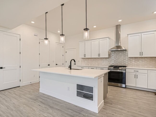 Building Photo - Spacious 4BR Home w/ Bonus Room in Cherry Creek School District!