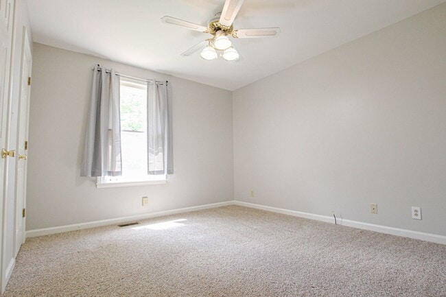 Building Photo - Pet Friendly Three Bedroom with Unfinished Basement!