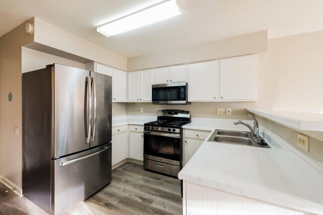 Building Photo - 5907 Beaconridge Dr