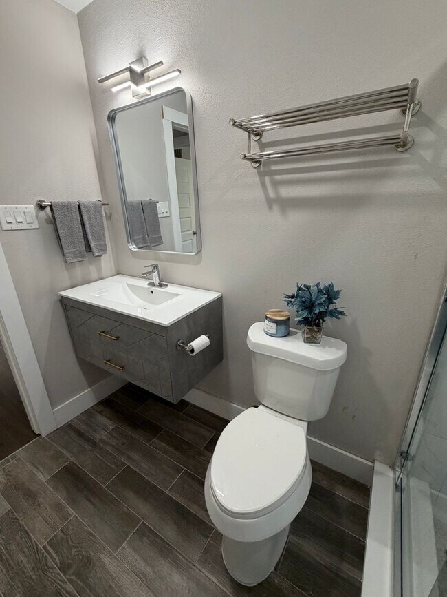 Building Photo - Spacious 3-Bedroom Home for Lease in Established Hurst Neighborhood