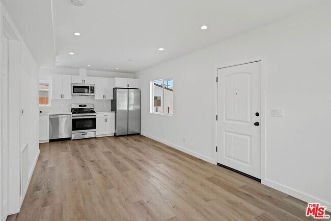 Building Photo - 508 E Palmer Ave