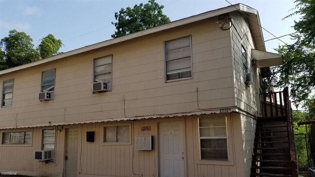 Building Photo - 1 br, 1 bath Duplex - 2715 Cleburne St Apt...