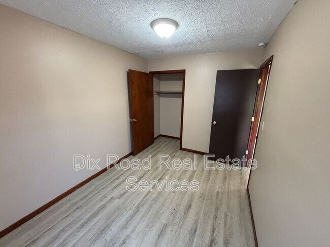 Building Photo - 601 Leo Dr