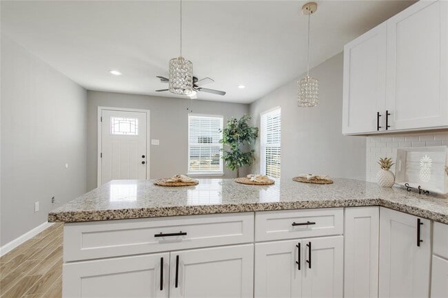 Building Photo - 711 Hamon Dr