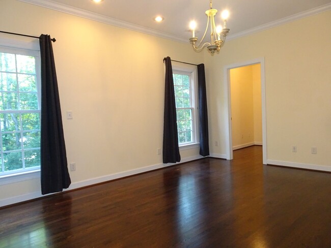 Building Photo - 4 Bedroom 3.5 bathroom Rental Home in Ford...