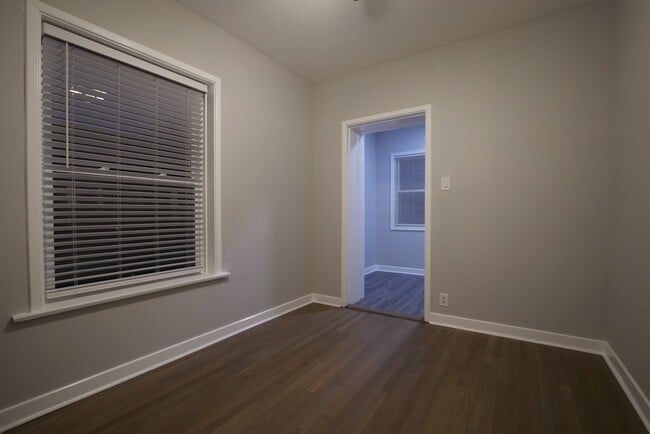 Building Photo - 1454 W Winnemac Ave