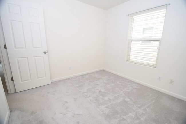 Building Photo - 432 NE 57th Ave