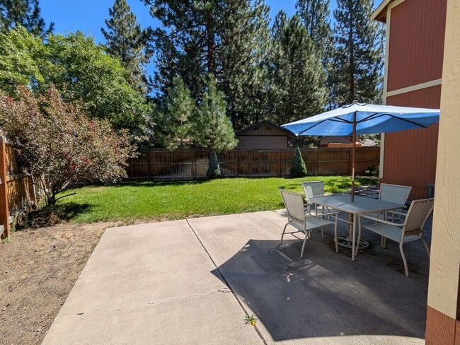 Building Photo - Comfort Meets Convenience in this Dog-Frie...