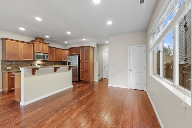 Building Photo - Move in ready! 3 story town home with 1967...