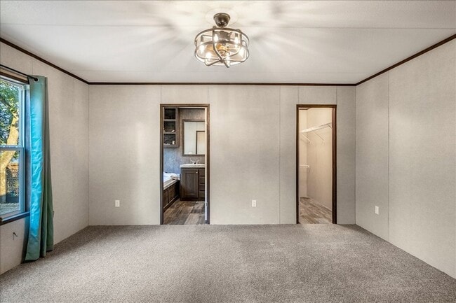 Building Photo - 409 Willow Dr