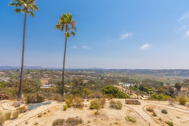 Building Photo - Spectacular Furnished 4 Bedroom/ 3 Bath Mid-Century Modern Retreat in Encinitas