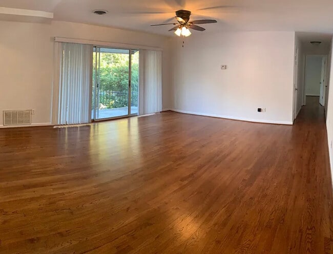 Building Photo - 1805 William St