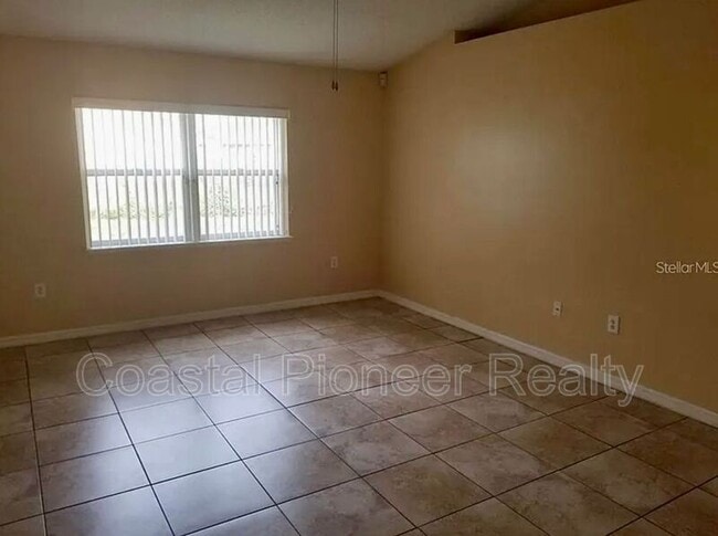 Building Photo - 462 Lark Ct