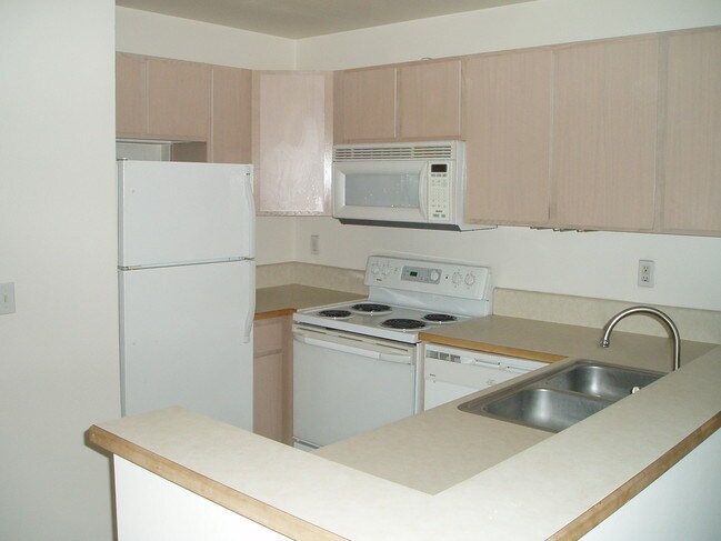 Kitchen - Eagle Ridge Plaza