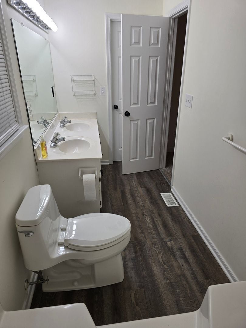 Building Photo - 7406 Pineleaf Dr