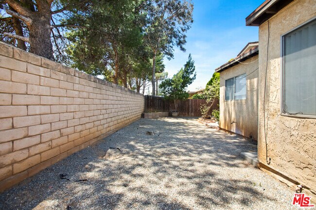 Building Photo - 5464 Evelyn Dr