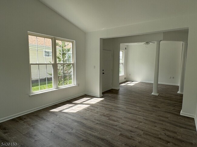 Building Photo - 37 Stafford Ln
