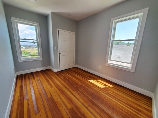 Building Photo - 31 Faywood Ave