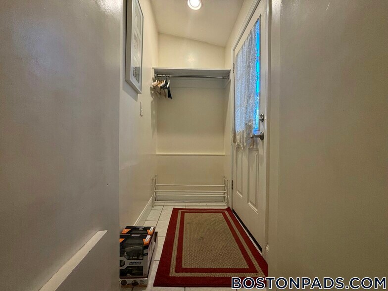 Building Photo - 56 Hobson St