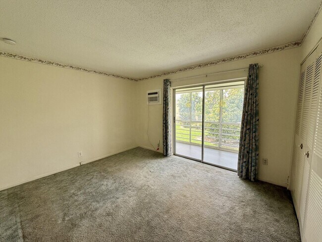 Building Photo - 32 Kingswood E