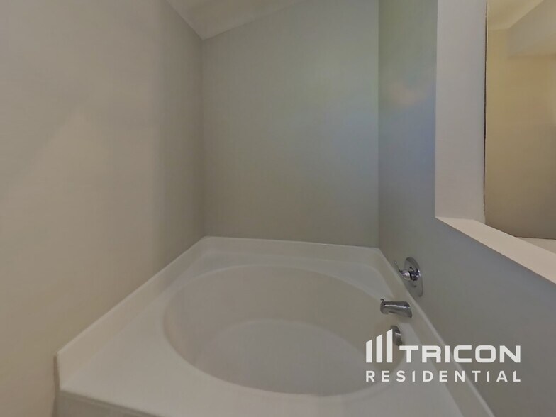 Building Photo - 3655 Braeden Ct