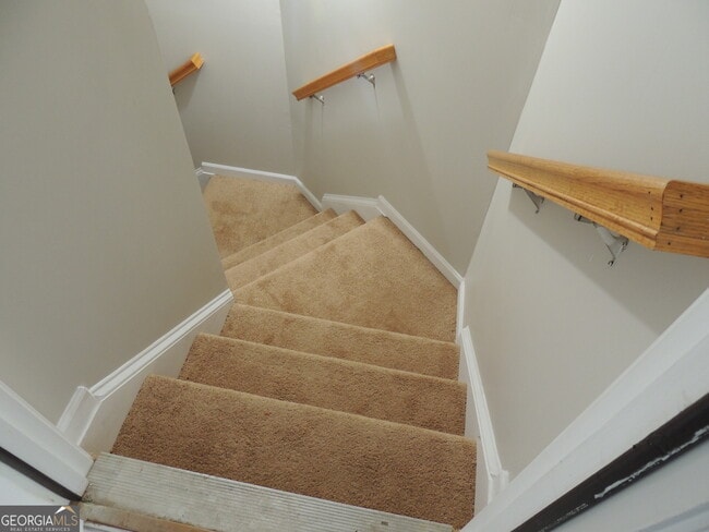 Building Photo - 450 MacLand Dr