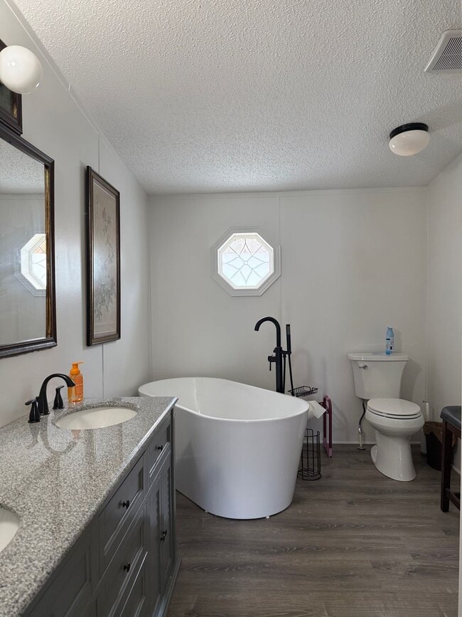 Building Photo - Furnished 3BD/2BA home in Black Mountain available now!