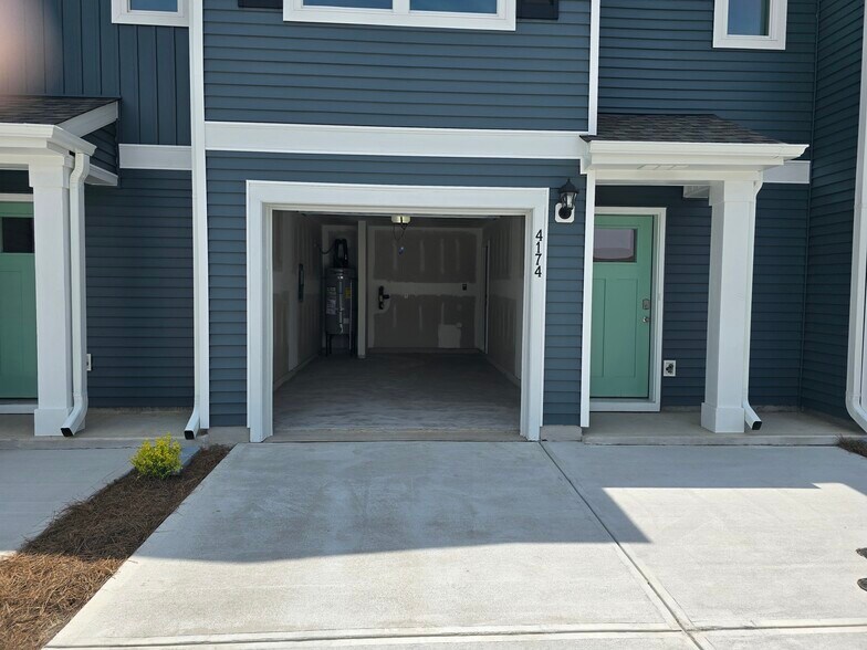 Garage - 4174 High Glen Dr