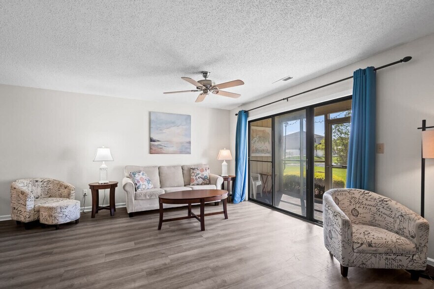 Building Photo - 1920 Bent Grass Dr