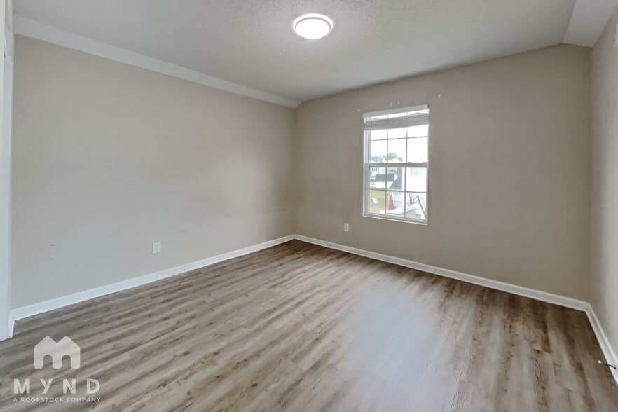 Building Photo - 4076 Clovelly Dr