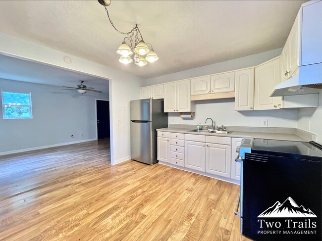Building Photo - DOG FRIENDLY 2 BED/1 BATH IN ARDEN