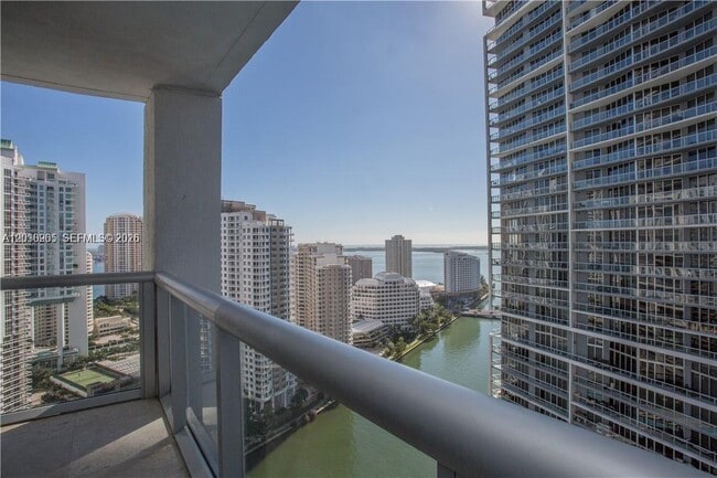Building Photo - 475 Brickell Ave