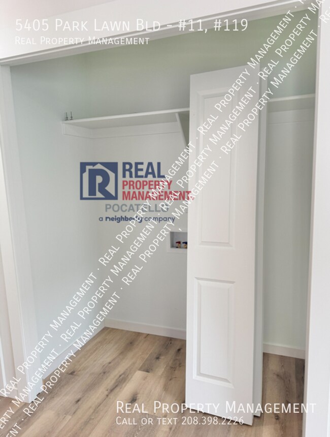 Building Photo - 5405 Park Lawn Dr