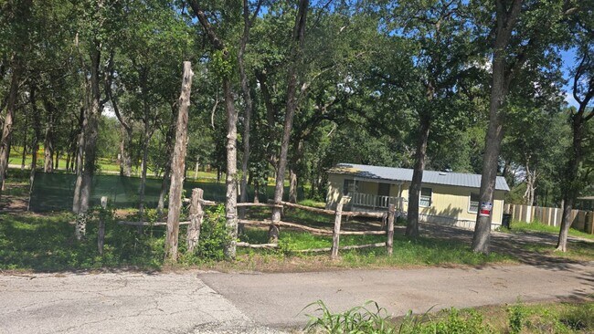 Building Photo - 8607 Burleson Manor Rd