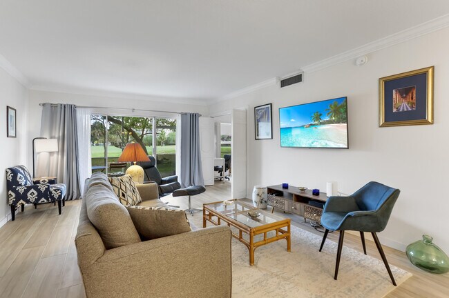 Building Photo - 2800 N Palm Aire Dr