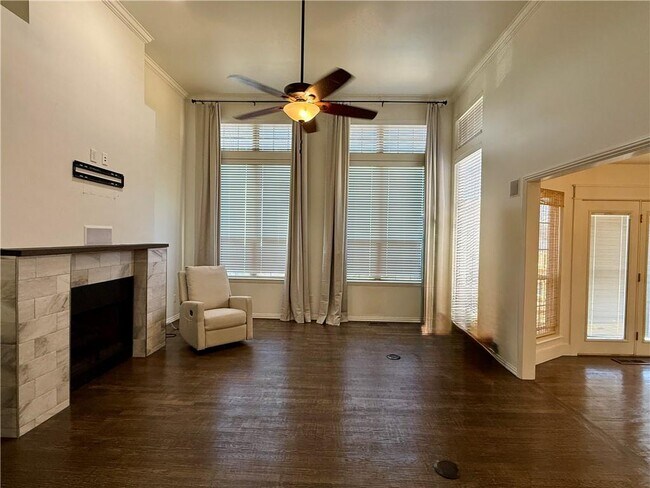 Building Photo - 101 Fox Glove Ln