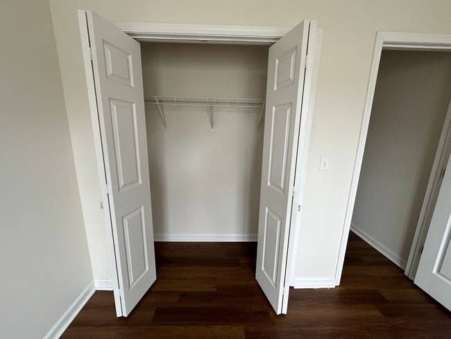 Building Photo - 1651 W Kole Dr