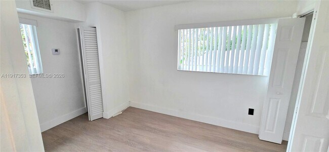 Building Photo - 1540 NE 118th St