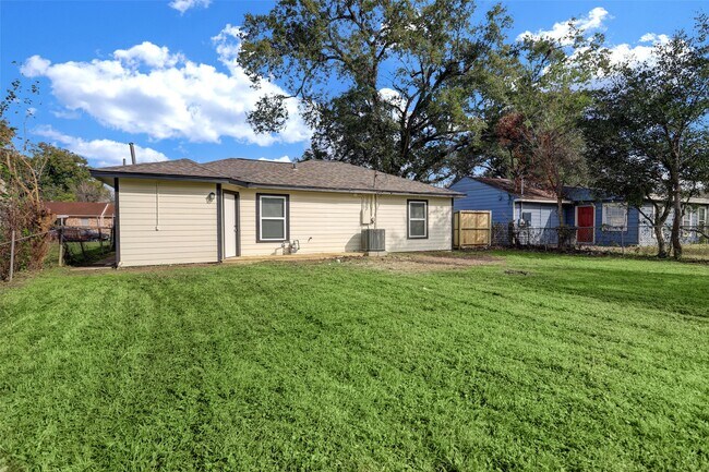 Building Photo - 3918 Cosby St