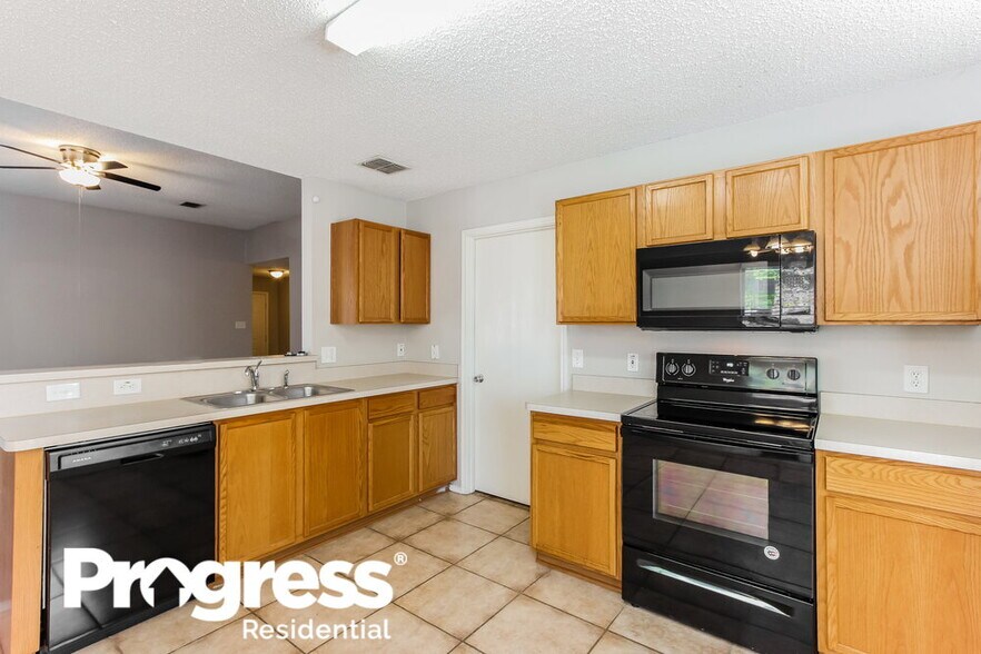 Building Photo - 5521 Hunters Bend Ln