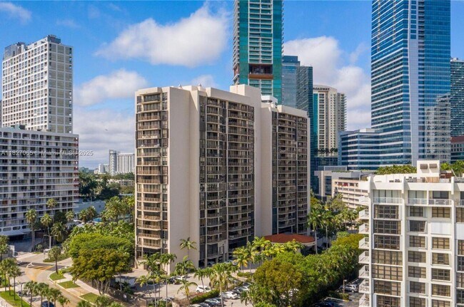 Building Photo - 1450 Brickell Bay Dr