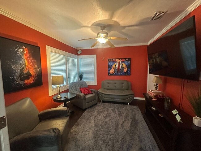 Building Photo - 2312 Hillwood Dr E