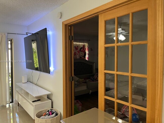 Building Photo - 301 N Pine Island Rd