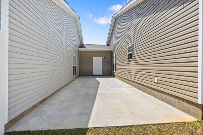 Building Photo - New Luxury Townhouse