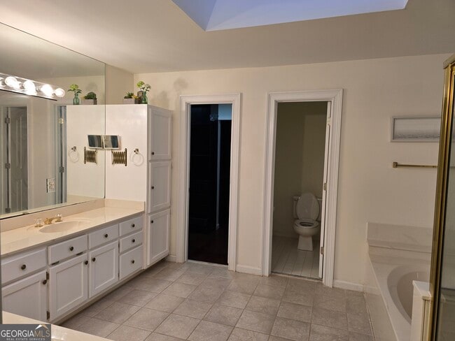 Building Photo - 65 Wyngate Dr