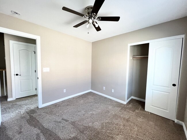 Building Photo - 102 S Pointe Way