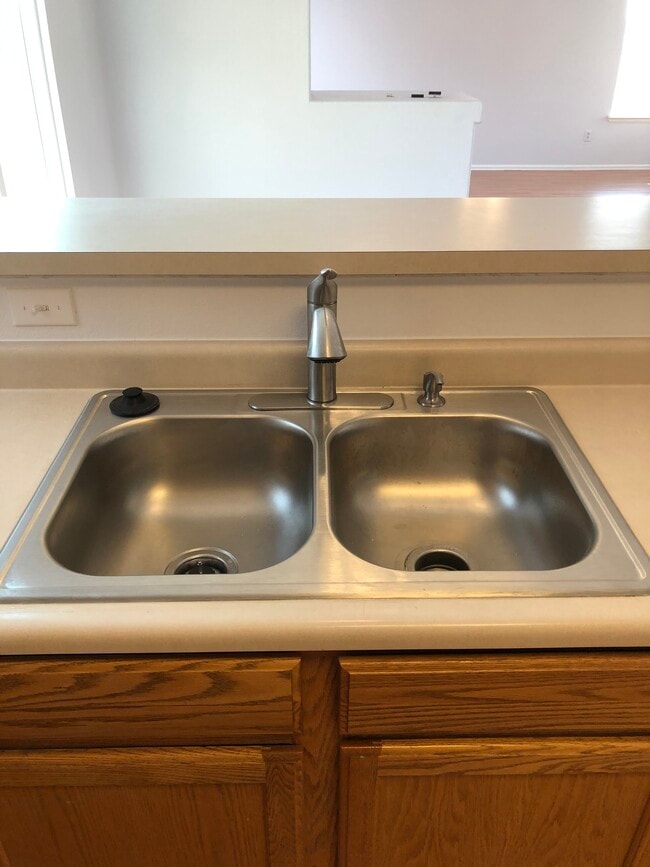 Building Photo - 955 Winebrook Way