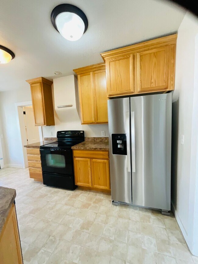Building Photo - charming 2-bedroom home tucked within the heart of Colorado Springs, CO, and filled with an abund...