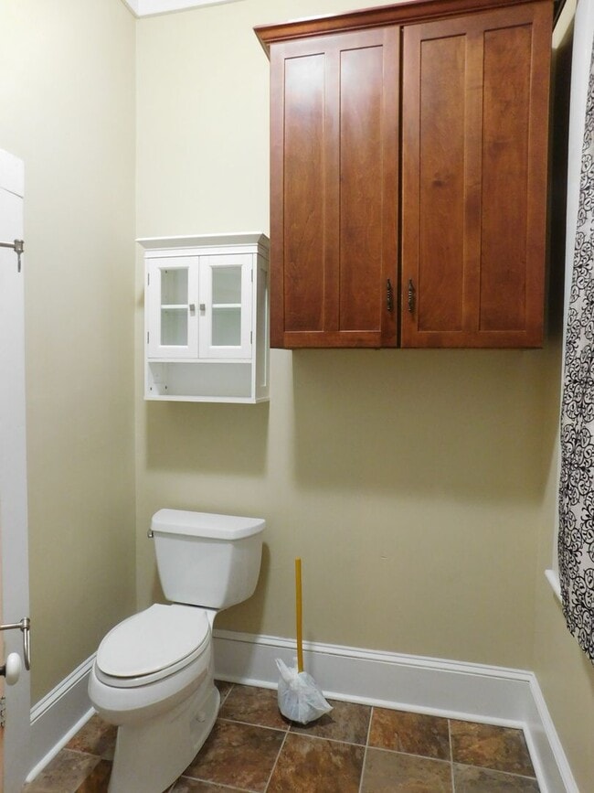 Building Photo - 216 Middle St