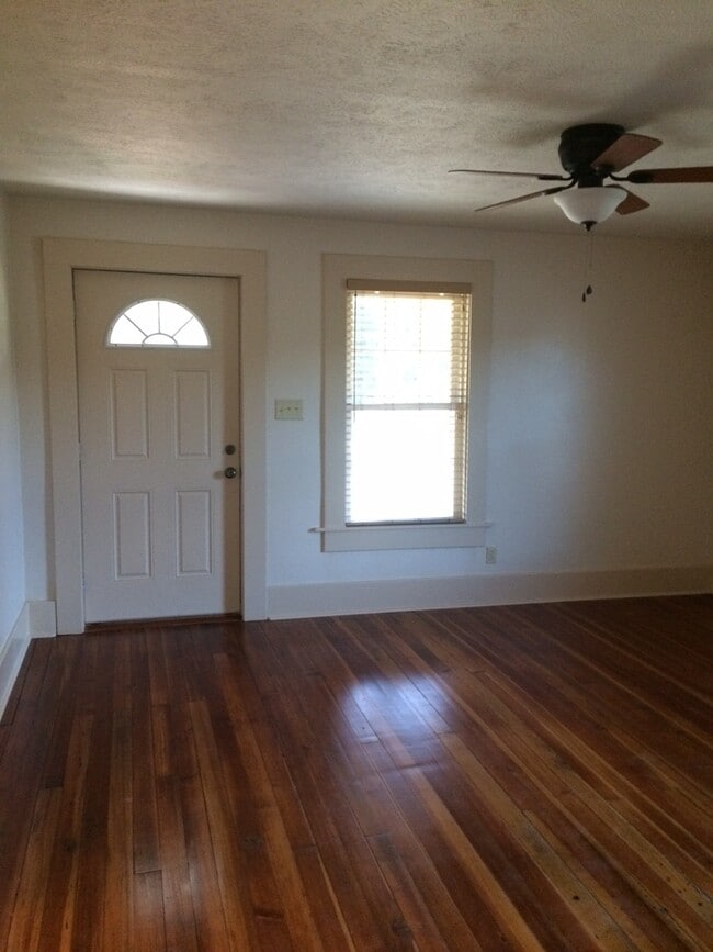 Building Photo - Remodeled Farm Home in Morristown 2 Bed + ...
